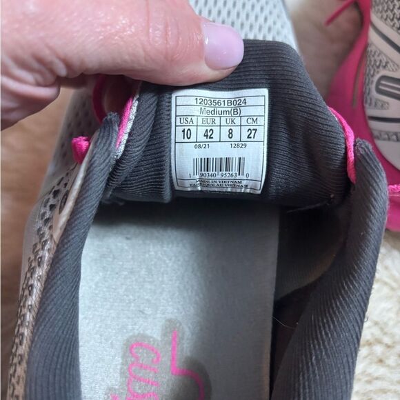 Brooks Women's Running Shoes - Gray and Pink - Picture 4 of 6